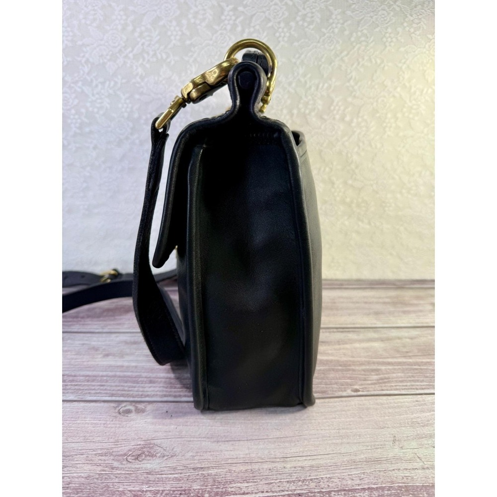 Vintage COACH Willis Black Leather Crossbody Handbag – Classic Turnlock Style - Picture 4 of 17